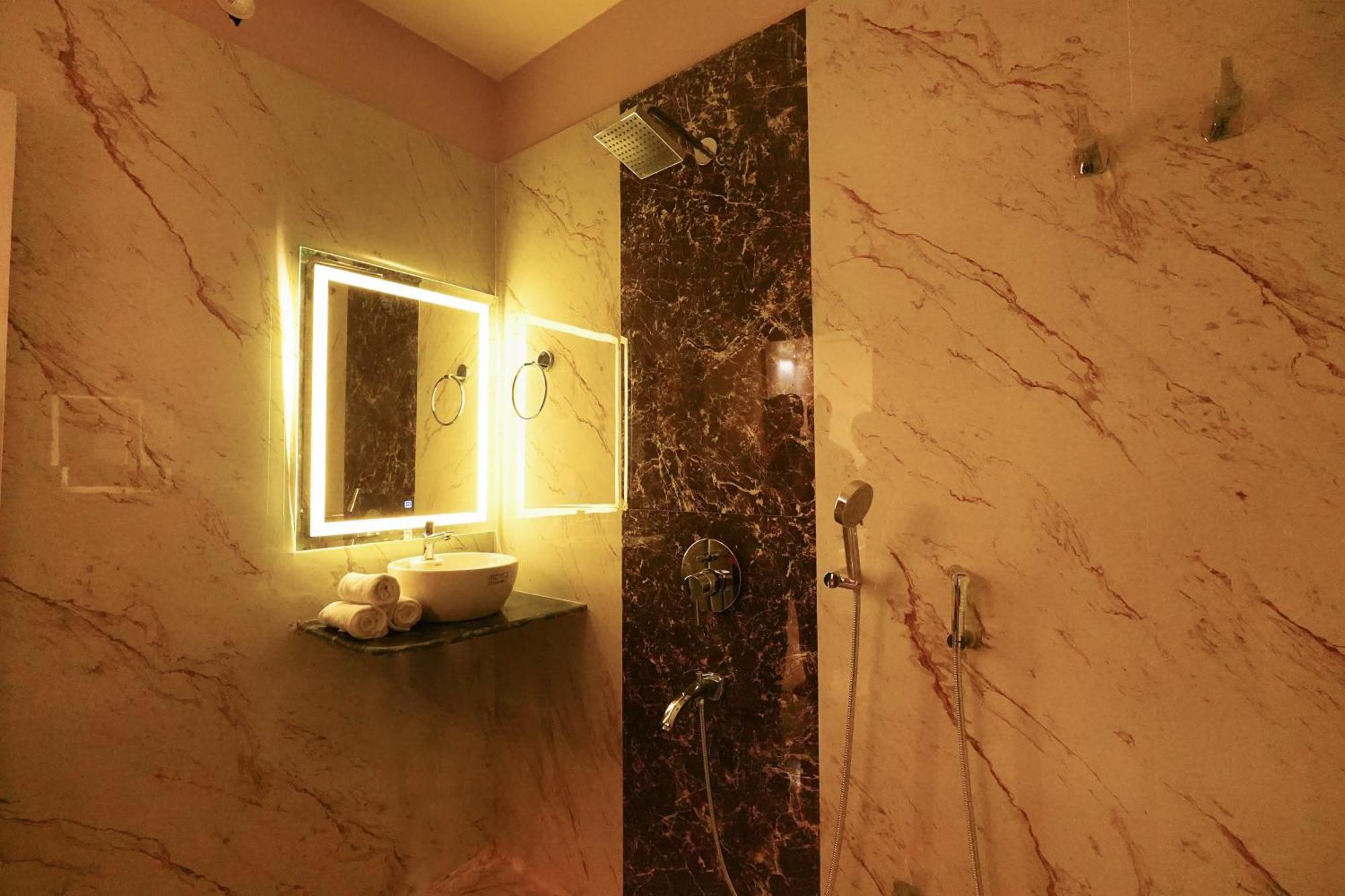 Hotel Rj Patna  Bagian luar foto